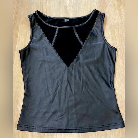 💥 Cute “pleather” Tank top from Shein Size M - Picture 2 of 7